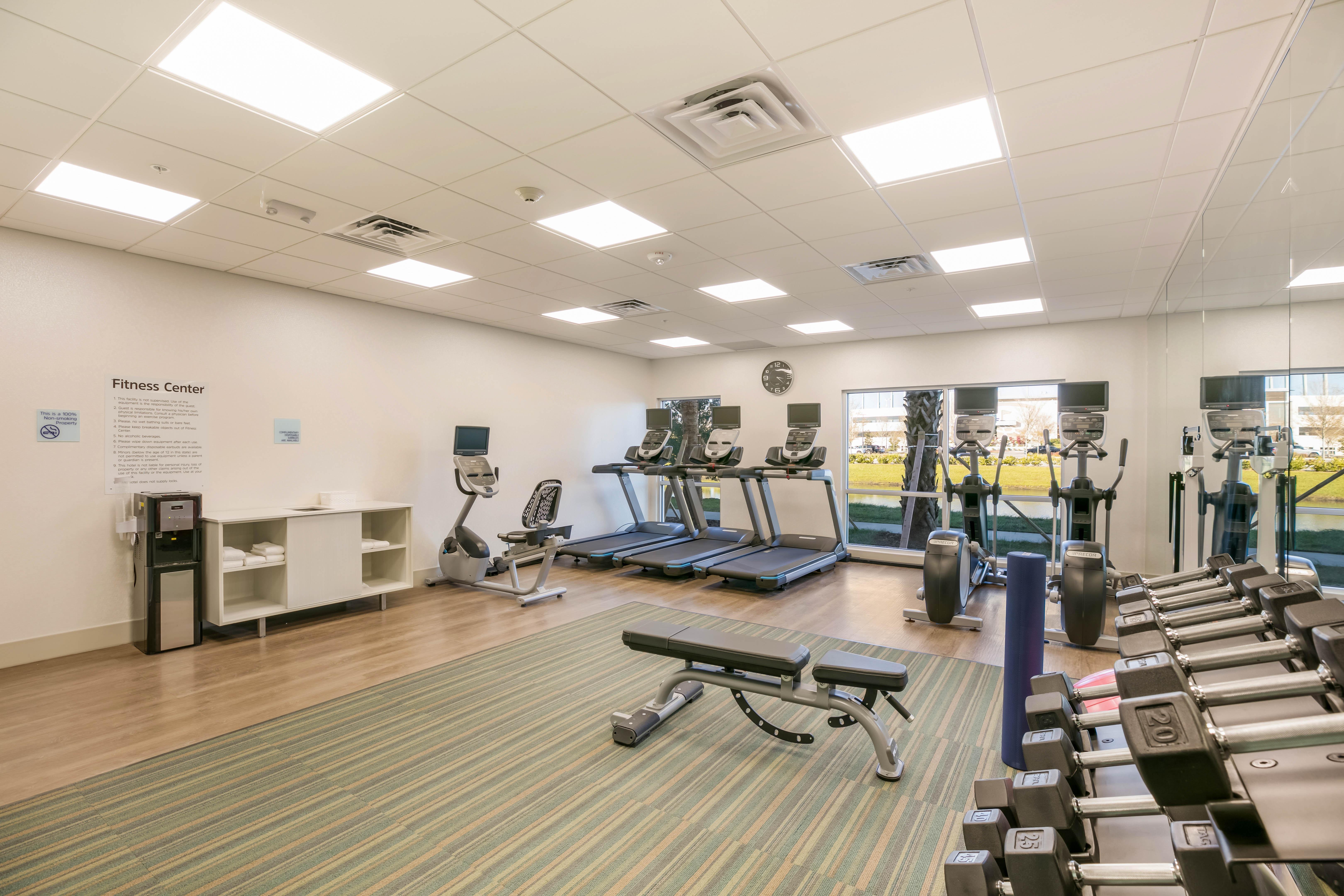 Holiday Inn Express & Suites Jacksonville - Town Center By Ihg Exterior foto